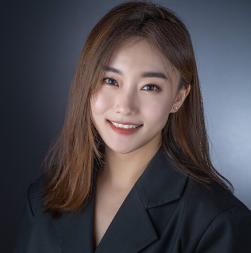 Helen Zhang Headshot