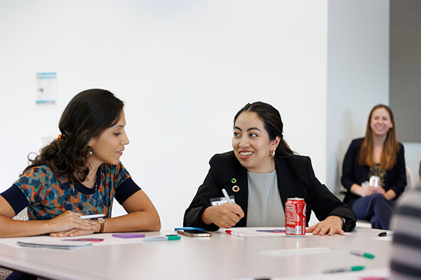 Picture of Alejandra Plaza Limon talking to fellow MBA student.